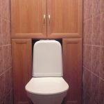 خزانة الملابس في المرحاض الصورة