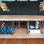 طاولة من اللوحات والأدراج