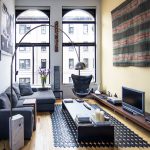 غرفة المعيشة الضيقة