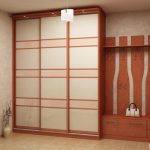 المدمج في خزانة الملابس