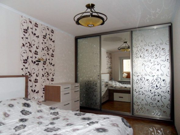 خزانة الملابس في غرفة النوم