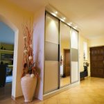 خزانة ملابس مضيئة