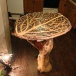 طاولة القهوة مصنوعة من الخشب