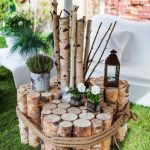 طاولة القهوة مصنوعة من سجلات مثالية لإعطاء