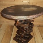 طاولة القهوة من الكتب القديمة