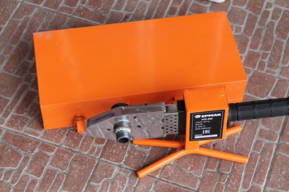 جهاز للأنابيب البلاستيكية