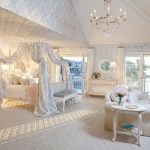 المظلة في غرفة النوم مشرق