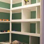 أرفف بيضاء تفعل ذلك بنفسك