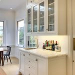 بوفيه كلاسيكي أبيض