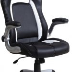 جلد أبيض وأسود