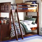 سرير خشبي بطابقين