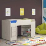 سرير الأطفال علوي المألوف