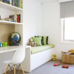 سرير أطفال قابل للطي في المناطق الداخلية