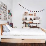 سرير الأطفال في صورة غرفة النوم