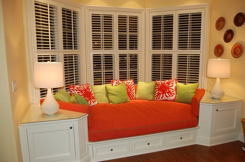 أريكة مع أدراج