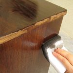 السطح بالورنيش