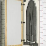 طاولة الكي الجدار