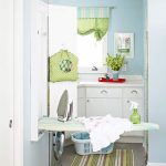 للطي طاولة الكي في الحمام