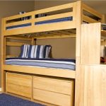 سرير بطابقين محلية الصنع