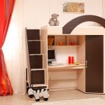 طاولة سرير بطابقين