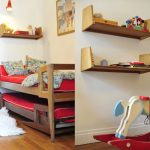 سرير خشبي بطابقين