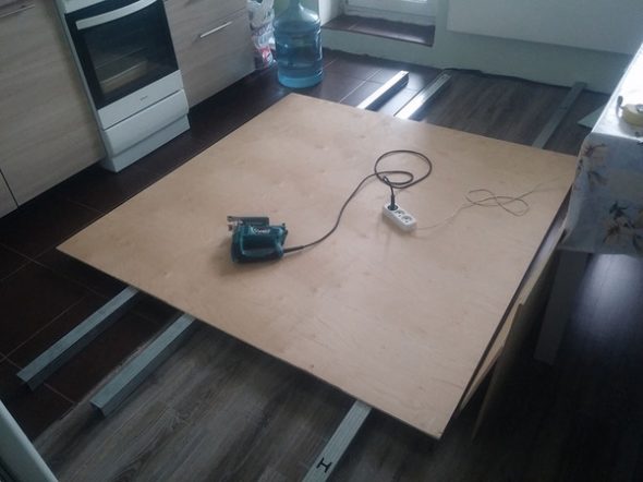 الخشب الرقائقي الرف