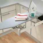 طاولة الكي تحت سطح الطاولة