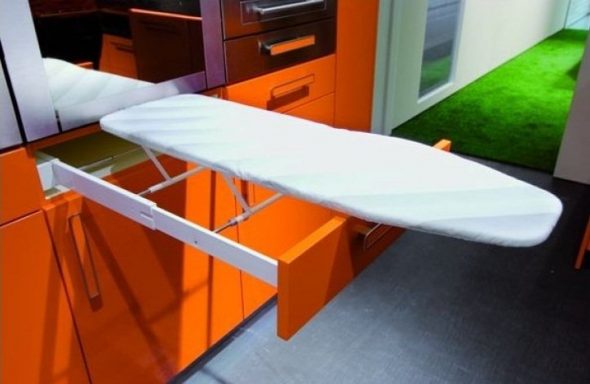 طاولة الكي دعم آلية مدمجة