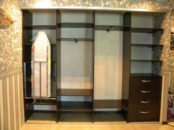 المدمج في طاولة الكي