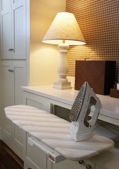 قابل للسحب طاولة الكي