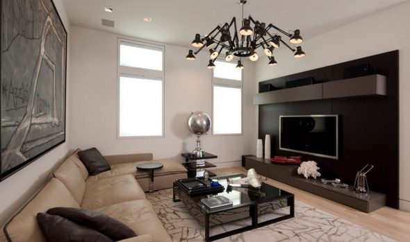 غرفة المعيشة مع التلفزيون