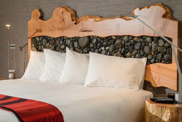 اللوح الأمامي مع الحجارة