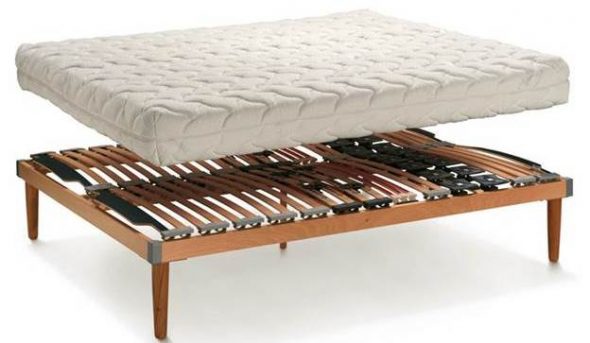 السرير مع فراش