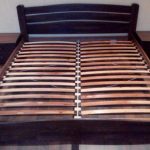 سرير مع سرير العظام لغرفة النوم