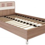 سرير مع شرائح قاعدة العظام