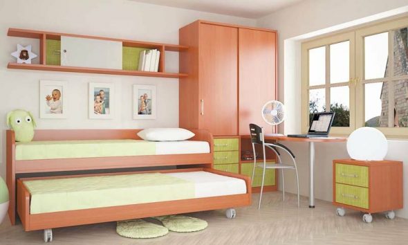 سرير قابل للطي في الحضانة