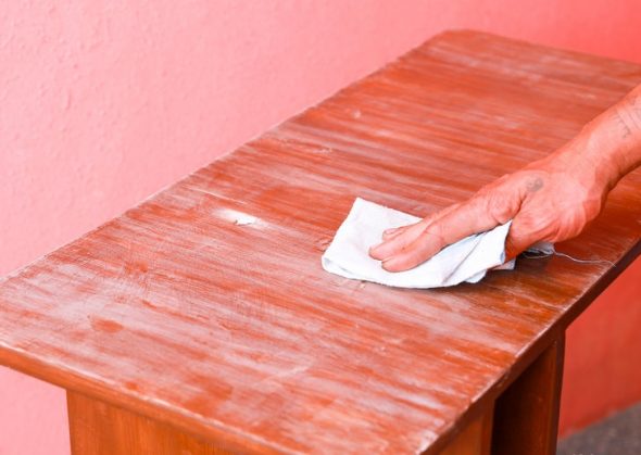 الأثاث دون الورنيش