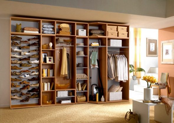 ملء خزانة الملابس