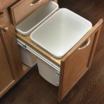 أدلة في أدراج المطبخ