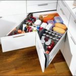 أدلة في صناديق الزاوية