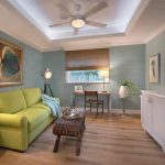 تزيين غرفة المعيشة الطويلة الضيقة