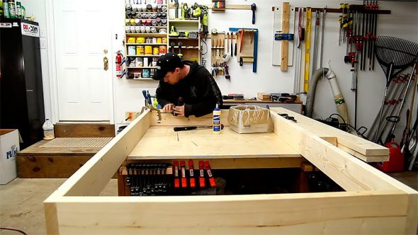 قاعدة السرير