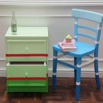 تغيير طاولة السرير القديمة مع الطلاء الجديد