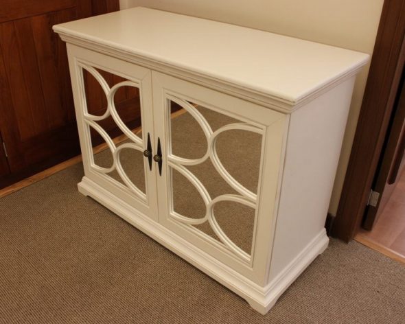 طلاء الأثاث الخشبي