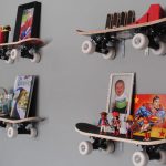 عند إنشاء أرفف حائط ، يمكنك استخدام الأفكار الأكثر استثنائية