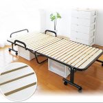 سرير قابلة للطي في الداخل