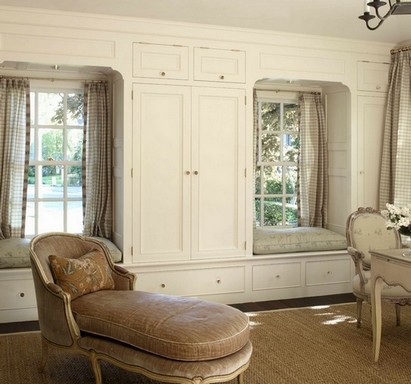 موقع خزانات في الغرفة