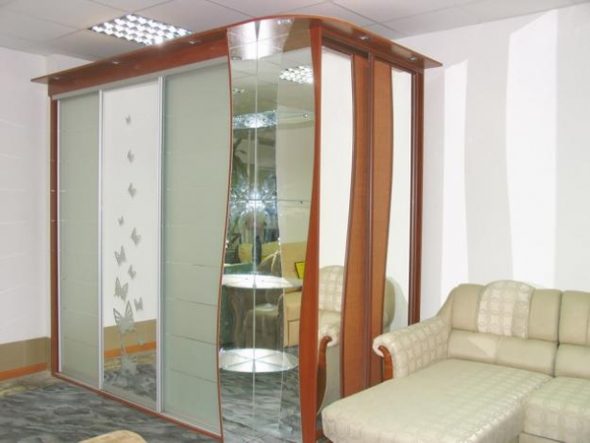 خزانة ملابس لغرفة المعيشة