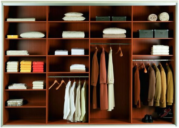 خزانة للملابس