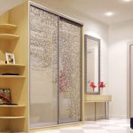 خزانة الملابس في الردهة